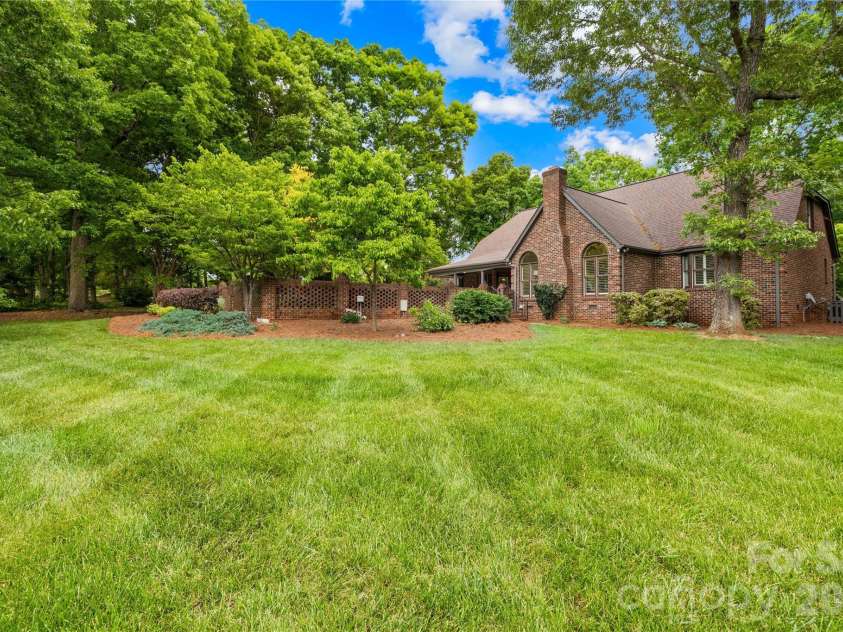 3765 Glenn Oaks Drive, Maiden, NC 28650.  MLS# CAR4381204, YatesRealty ID 29437. 