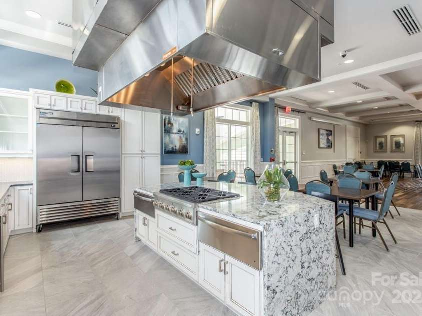 7311 Surprise Court, Charlotte, NC 28215.  MLS# CAR4281833, YatesRealty ID 29437. Club Kitchen