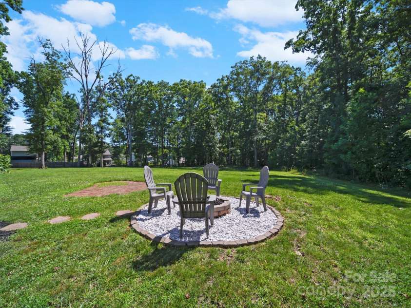 159 Autumn Mist Road, Statesville, NC 28677.  MLS# CAR4272754, YatesRealty ID 29439. 