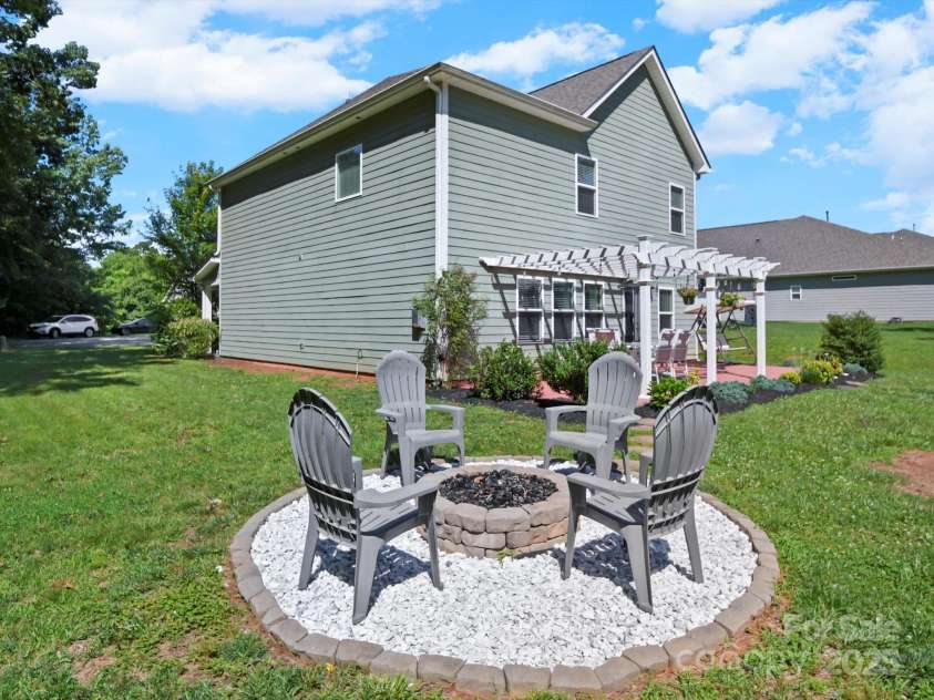 159 Autumn Mist Road, Statesville, NC 28677.  MLS# CAR4272754, YatesRealty ID 29439. 