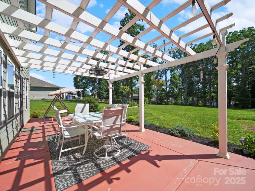 159 Autumn Mist Road, Statesville, NC 28677.  MLS# CAR4272754, YatesRealty ID 29439. 