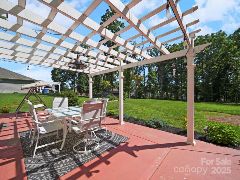 159 Autumn Mist Road, Statesville, NC 28677.  MLS# CAR4272754, YatesRealty ID 29439. 