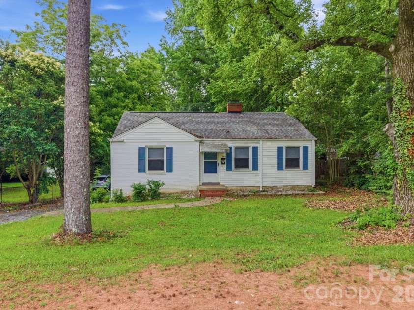 1909 Camp Greene Street, Charlotte, NC 28208.  MLS# CAR4391287, YatesRealty ID 29439. 
