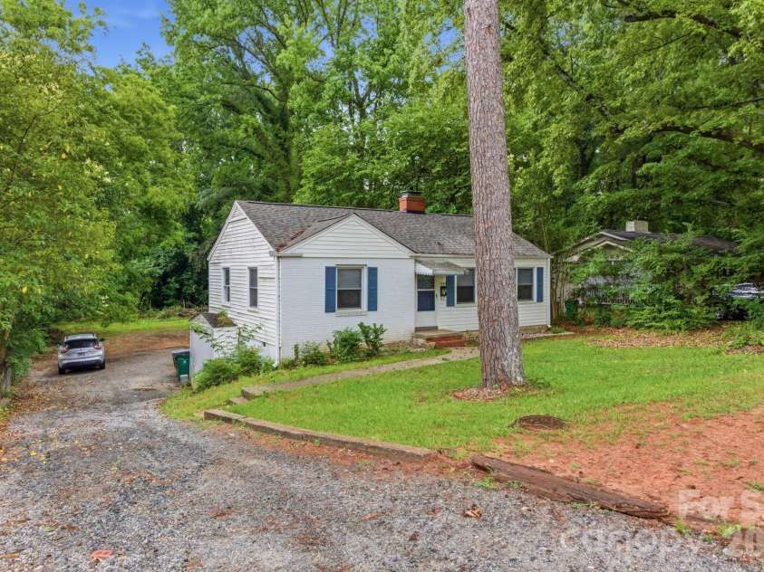 1909 Camp Greene Street, Charlotte, NC 28208.  MLS# CAR4391287, YatesRealty ID 29439. 