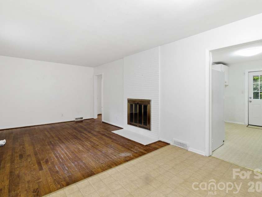 1909 Camp Greene Street, Charlotte, NC 28208.  MLS# CAR4391287, YatesRealty ID 29439. 