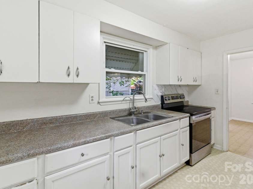 1909 Camp Greene Street, Charlotte, NC 28208.  MLS# CAR4391287, YatesRealty ID 29439. 