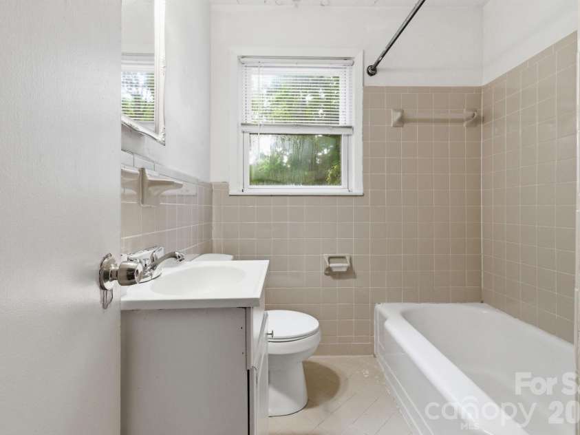 1909 Camp Greene Street, Charlotte, NC 28208.  MLS# CAR4391287, YatesRealty ID 29439. 