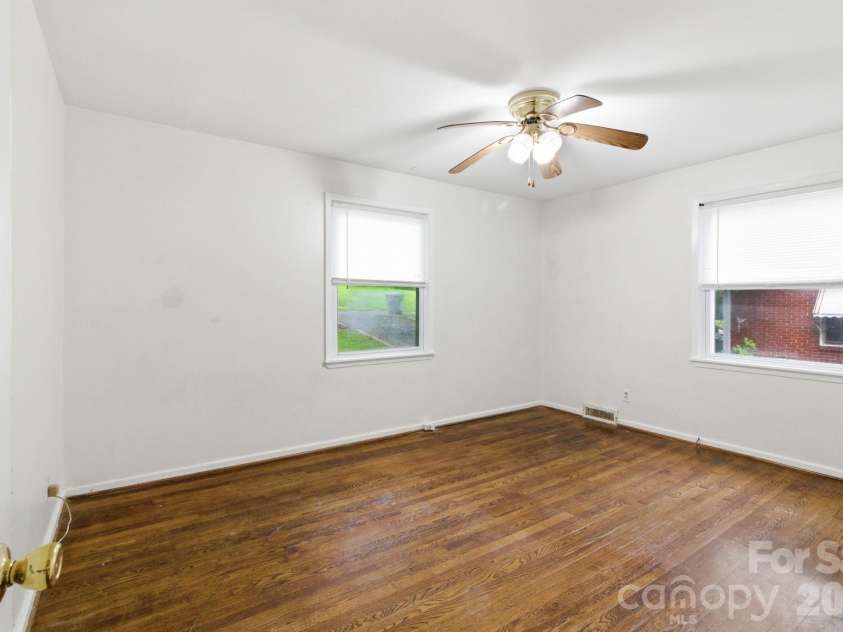 1909 Camp Greene Street, Charlotte, NC 28208.  MLS# CAR4391287, YatesRealty ID 29439. 