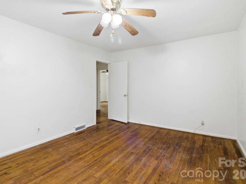 1909 Camp Greene Street, Charlotte, NC 28208.  MLS# CAR4391287, YatesRealty ID 29439. 