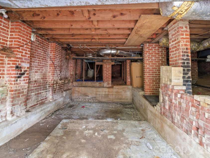 1909 Camp Greene Street, Charlotte, NC 28208.  MLS# CAR4391287, YatesRealty ID 29439. 