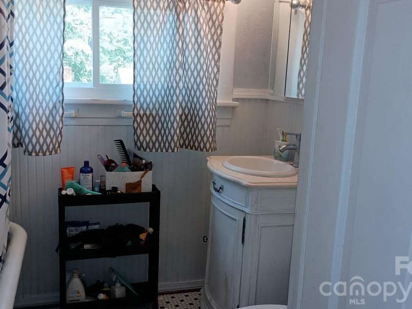 125 Caldwell Street, Salisbury, NC 28144.  MLS# CAR4386117, YatesRealty ID 29440. 