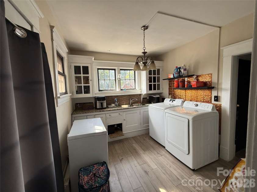 125 Caldwell Street, Salisbury, NC 28144.  MLS# CAR4386117, YatesRealty ID 29440. Laundry - Pantry 