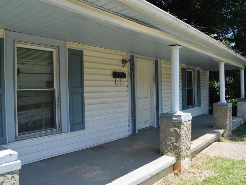 245 Garfield Street, Statesville, NC 28677.  MLS# CAR4280730, YatesRealty ID 29440. 