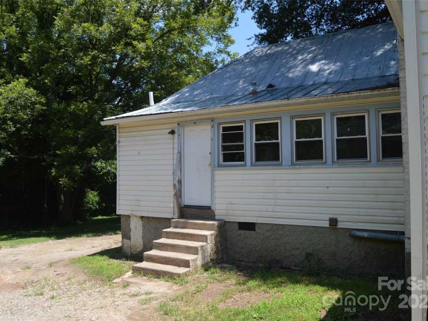 245 Garfield Street, Statesville, NC 28677.  MLS# CAR4280730, YatesRealty ID 29440. 