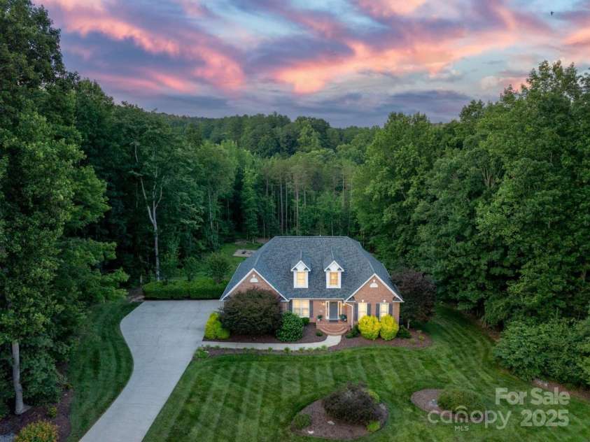 2441 Thornfield Drive, Lenoir, NC 28645.  MLS# CAR4280373, YatesRealty ID 29441. 