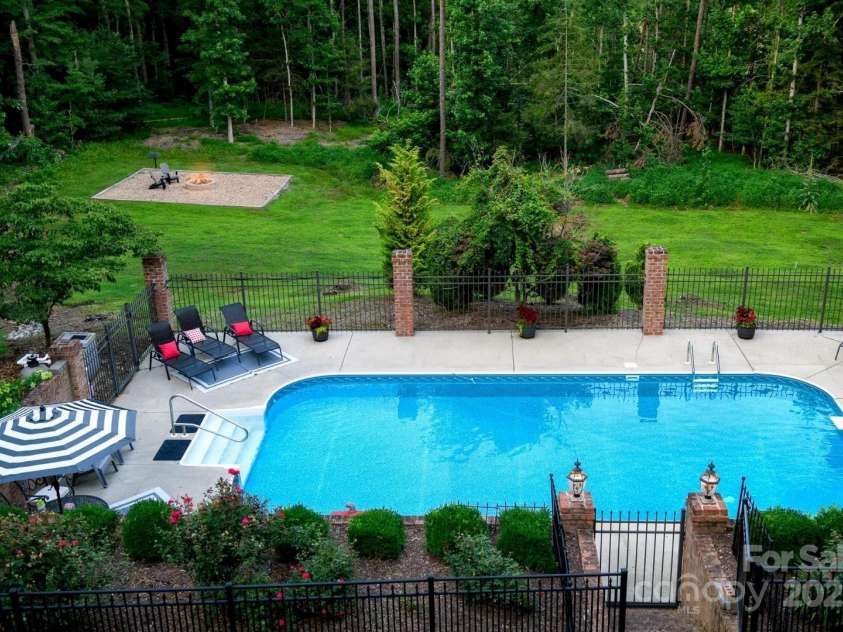 2441 Thornfield Drive, Lenoir, NC 28645.  MLS# CAR4280373, YatesRealty ID 29441. 