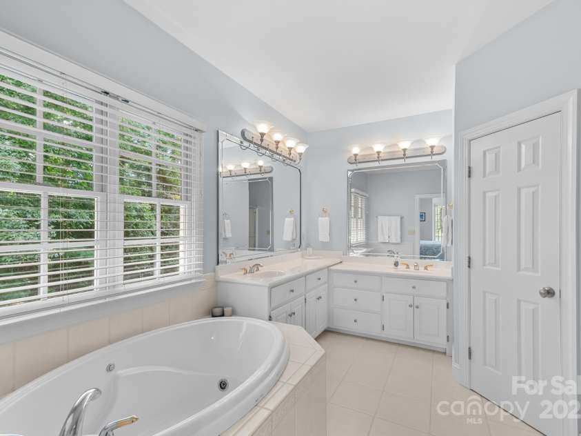 2441 Thornfield Drive, Lenoir, NC 28645.  MLS# CAR4280373, YatesRealty ID 29441. 