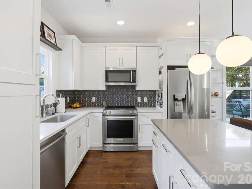 715 28th Street, Charlotte, NC 28205.  MLS# CAR4383784, YatesRealty ID 29441. 