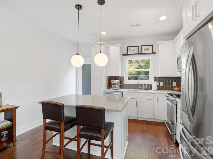 715 28th Street, Charlotte, NC 28205.  MLS# CAR4383784, YatesRealty ID 29441. 