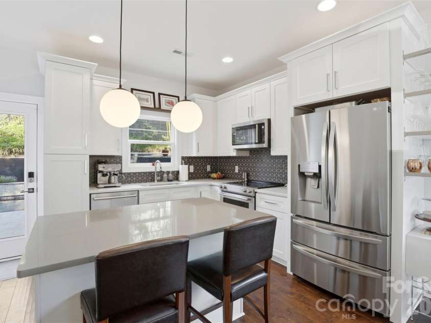 715 28th Street, Charlotte, NC 28205.  MLS# CAR4383784, YatesRealty ID 29441. 