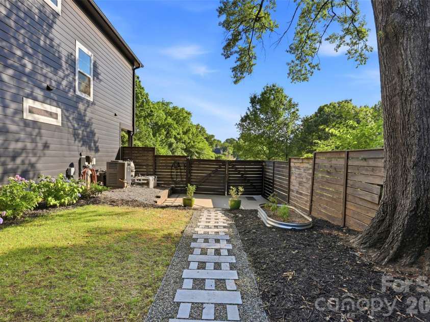 715 28th Street, Charlotte, NC 28205.  MLS# CAR4383784, YatesRealty ID 29441. Beautiful landscaping