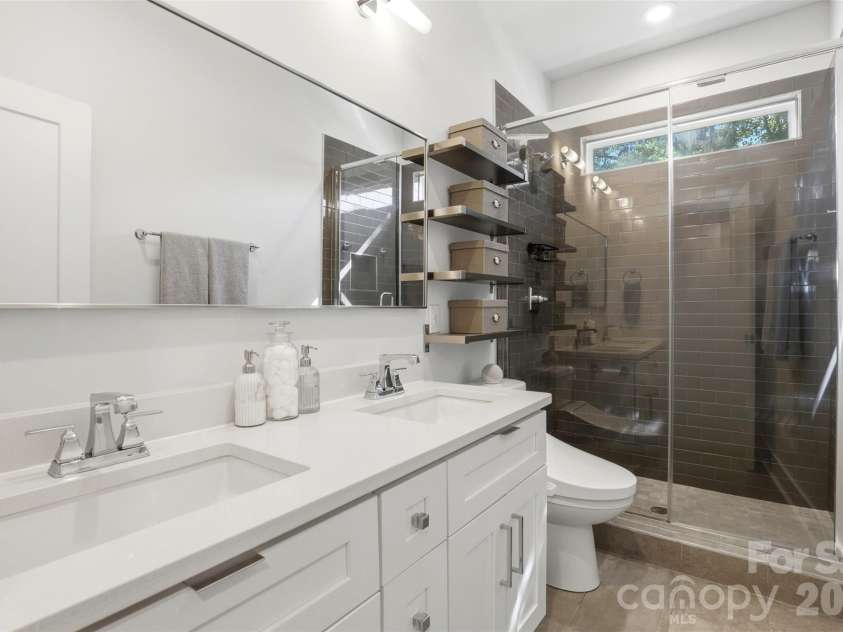 715 28th Street, Charlotte, NC 28205.  MLS# CAR4383784, YatesRealty ID 29441. Primary bath on main floor