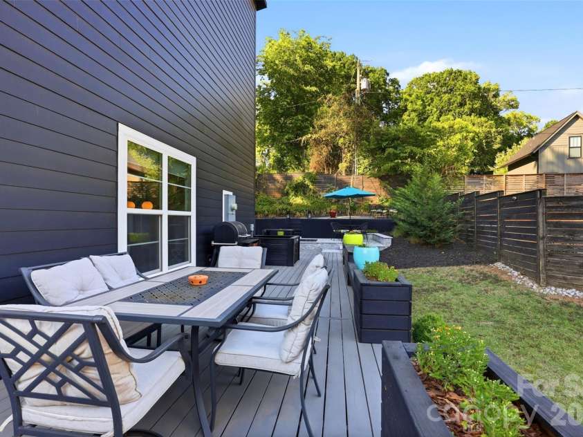 715 28th Street, Charlotte, NC 28205.  MLS# CAR4383784, YatesRealty ID 29441. Side yard with deck