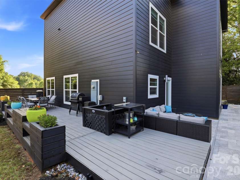 715 28th Street, Charlotte, NC 28205.  MLS# CAR4383784, YatesRealty ID 29441. Side yard with deck