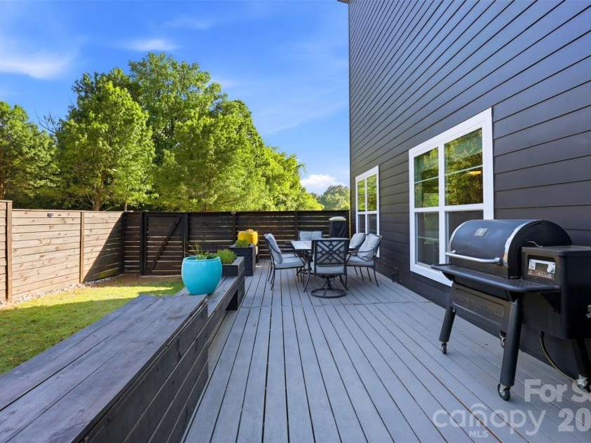 715 28th Street, Charlotte, NC 28205.  MLS# CAR4383784, YatesRealty ID 29441. Side yard with deck