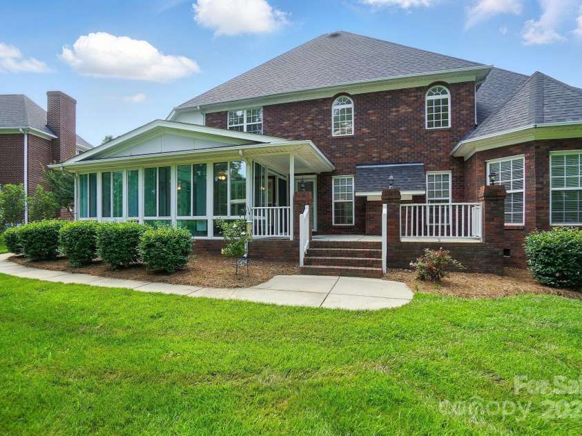 201 Limerick Drive, Matthews, NC 28104.  MLS# CAR4263987, YatesRealty ID 29442. 