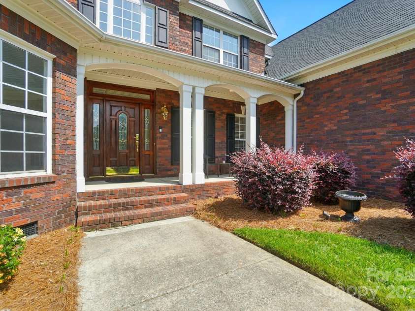 201 Limerick Drive, Matthews, NC 28104.  MLS# CAR4263987, YatesRealty ID 29442. 
