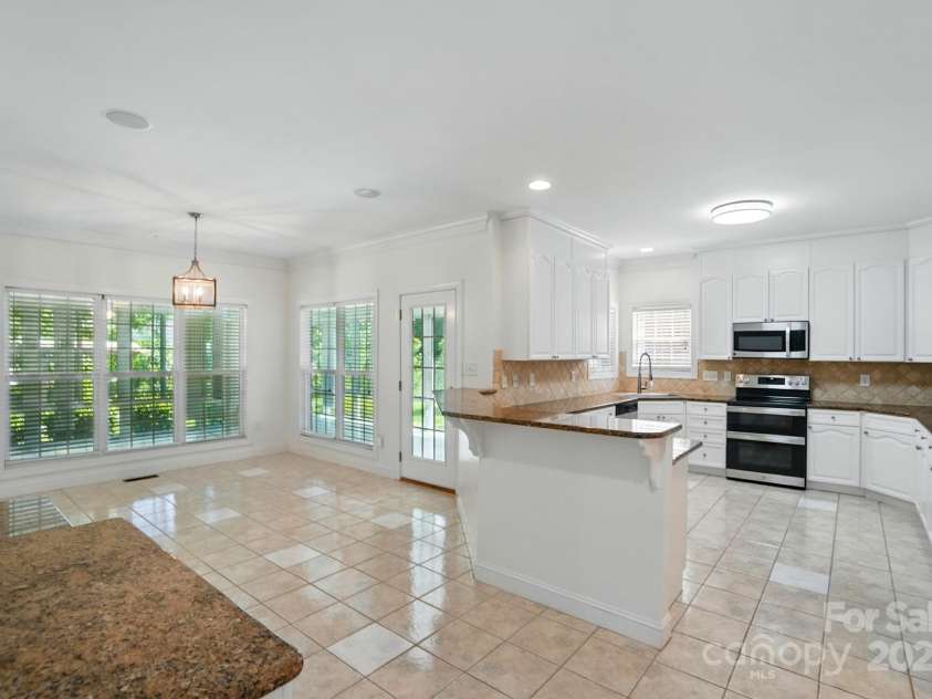 201 Limerick Drive, Matthews, NC 28104.  MLS# CAR4263987, YatesRealty ID 29442. 