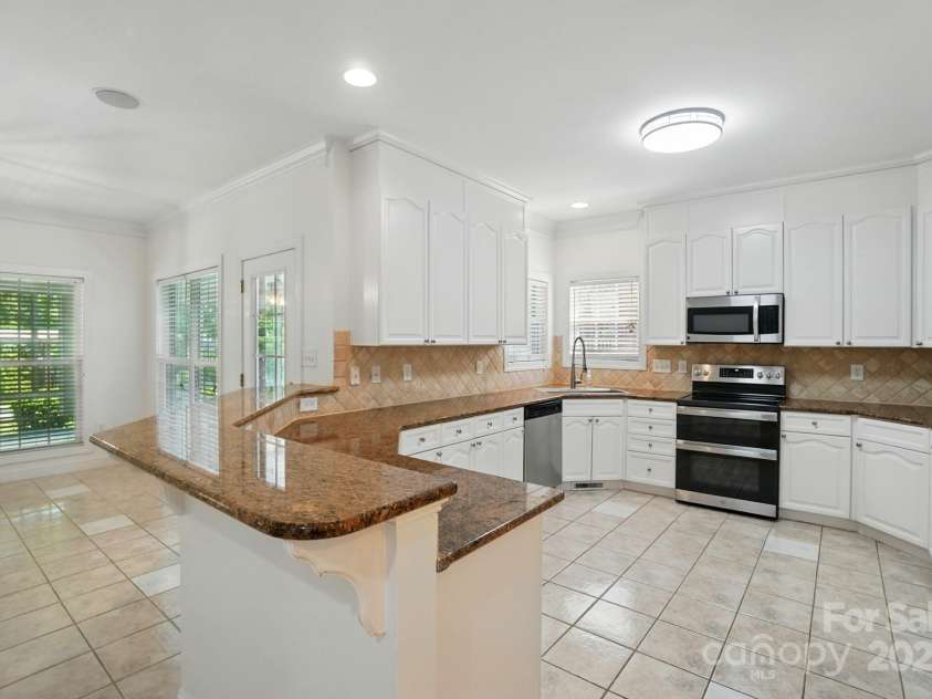 201 Limerick Drive, Matthews, NC 28104.  MLS# CAR4263987, YatesRealty ID 29442. 