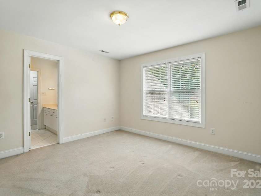 201 Limerick Drive, Matthews, NC 28104.  MLS# CAR4263987, YatesRealty ID 29442. 