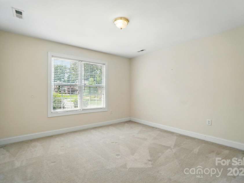 201 Limerick Drive, Matthews, NC 28104.  MLS# CAR4263987, YatesRealty ID 29442. 