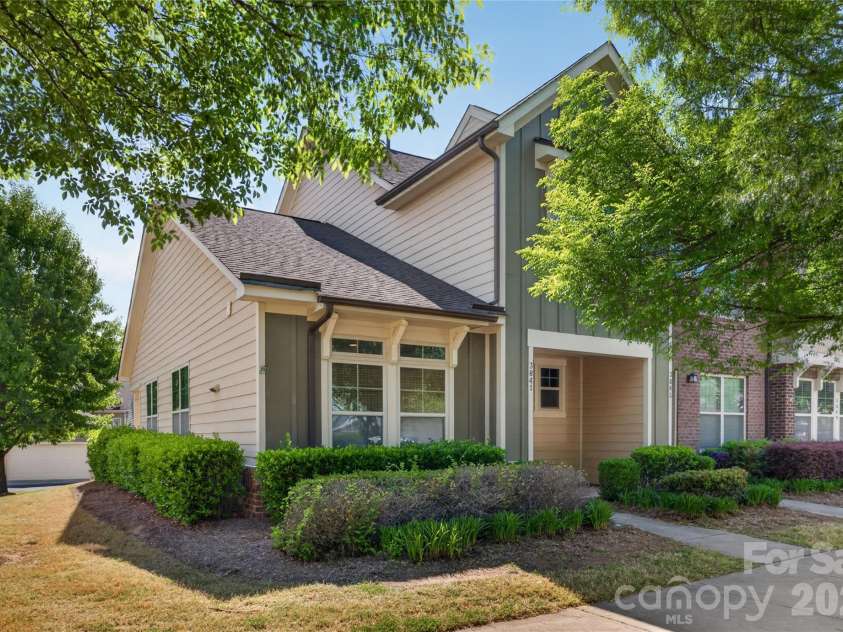 3841 Willow Green Place, Charlotte, NC 28206.  MLS# CAR4373391, YatesRealty ID 29443. 