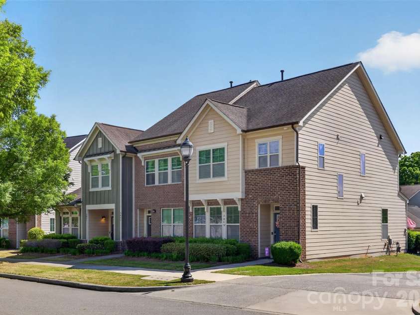 3841 Willow Green Place, Charlotte, NC 28206.  MLS# CAR4373391, YatesRealty ID 29443. 