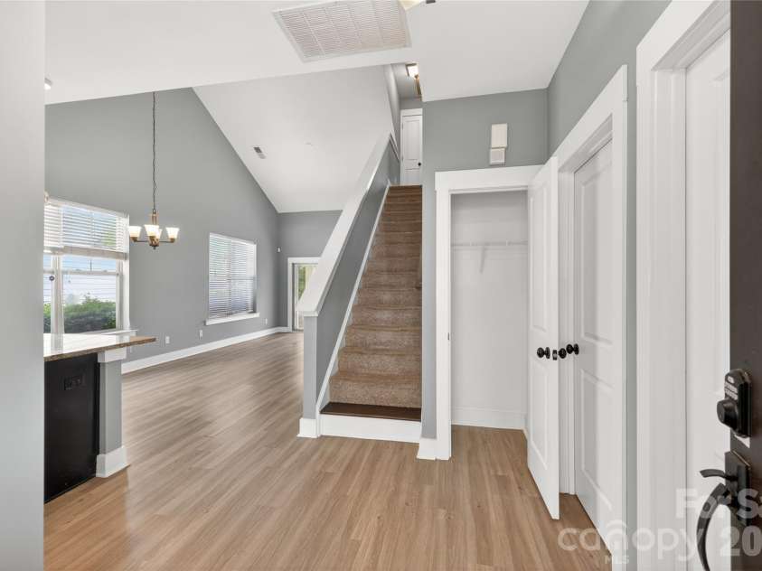 3841 Willow Green Place, Charlotte, NC 28206.  MLS# CAR4373391, YatesRealty ID 29443. 