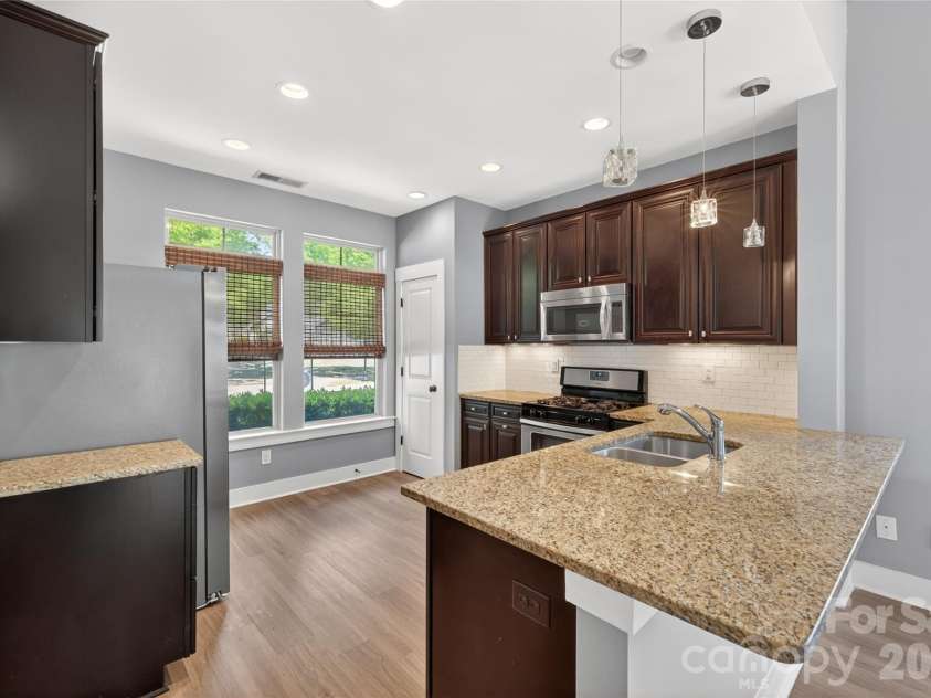 3841 Willow Green Place, Charlotte, NC 28206.  MLS# CAR4373391, YatesRealty ID 29443. 