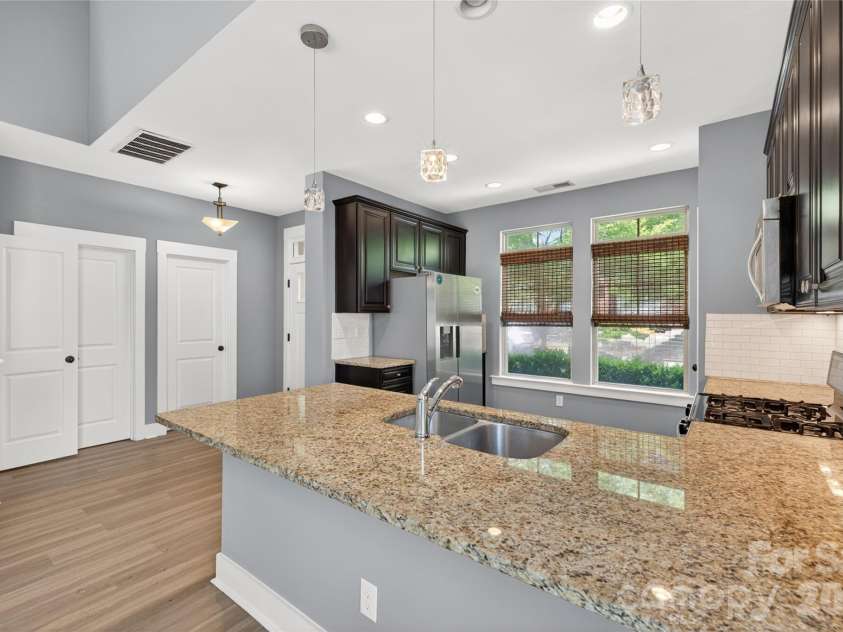 3841 Willow Green Place, Charlotte, NC 28206.  MLS# CAR4373391, YatesRealty ID 29443. 