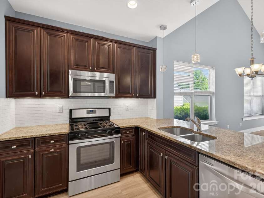 3841 Willow Green Place, Charlotte, NC 28206.  MLS# CAR4373391, YatesRealty ID 29443. 