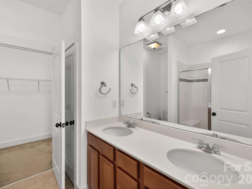 3841 Willow Green Place, Charlotte, NC 28206.  MLS# CAR4373391, YatesRealty ID 29443. 