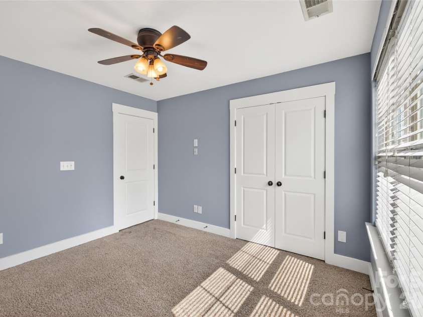 3841 Willow Green Place, Charlotte, NC 28206.  MLS# CAR4373391, YatesRealty ID 29443. 
