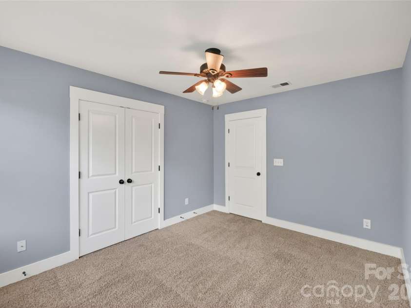 3841 Willow Green Place, Charlotte, NC 28206.  MLS# CAR4373391, YatesRealty ID 29443. 