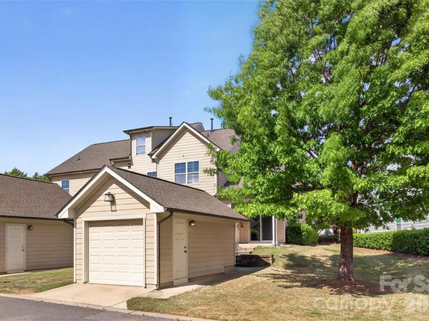 3841 Willow Green Place, Charlotte, NC 28206.  MLS# CAR4373391, YatesRealty ID 29443. 
