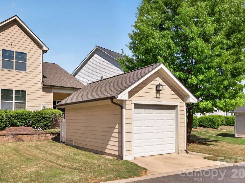 3841 Willow Green Place, Charlotte, NC 28206.  MLS# CAR4373391, YatesRealty ID 29443. 