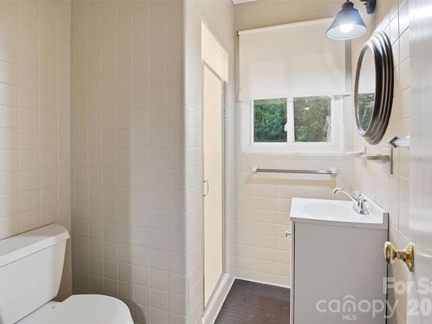 615 Rutledge Avenue, Rock Hill, SC 29732.  MLS# CAR4388294, YatesRealty ID 29444. Full Bath off laundry room