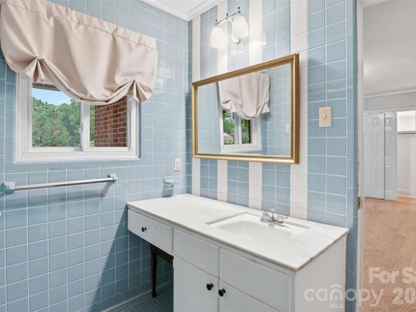 615 Rutledge Avenue, Rock Hill, SC 29732.  MLS# CAR4388294, YatesRealty ID 29444. Fully tiled mid-century modern bathroom
