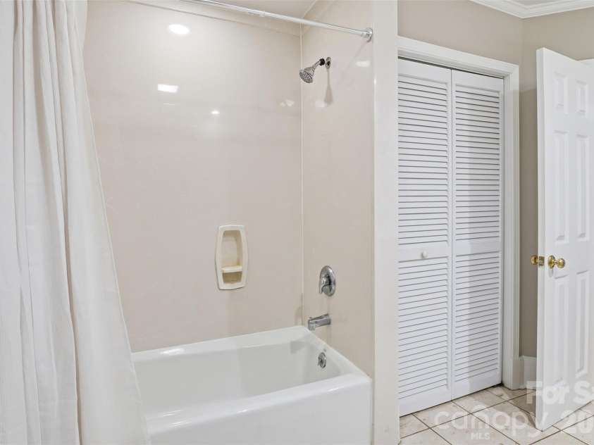 615 Rutledge Avenue, Rock Hill, SC 29732.  MLS# CAR4388294, YatesRealty ID 29444. Hallway bathroom with linen closet