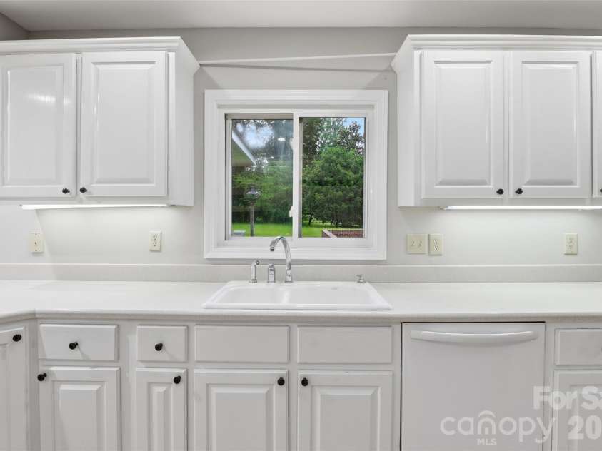615 Rutledge Avenue, Rock Hill, SC 29732.  MLS# CAR4388294, YatesRealty ID 29444. Kitchen window looks out onto the private back yard